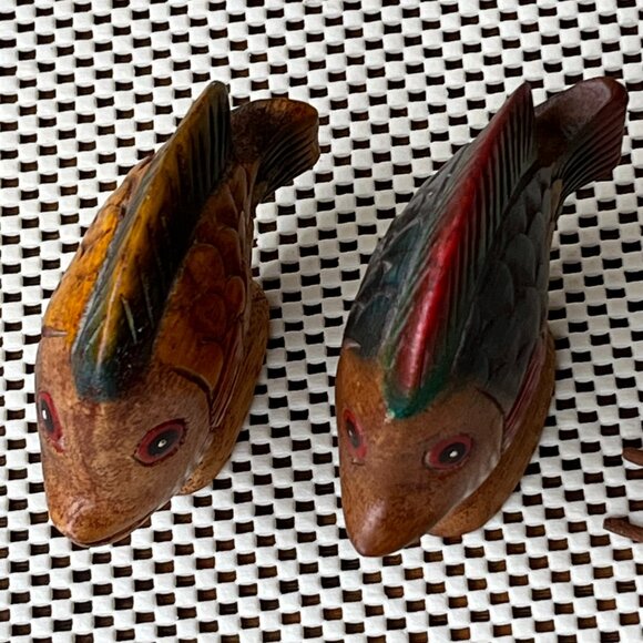 2 Wood Hand Carved Hand Painted Tropical Fishes 4" Tall - Picture 14 of 16